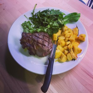 300 Gr. Filetto qualità extra Danese Grigliato con patate al forno ed insalata